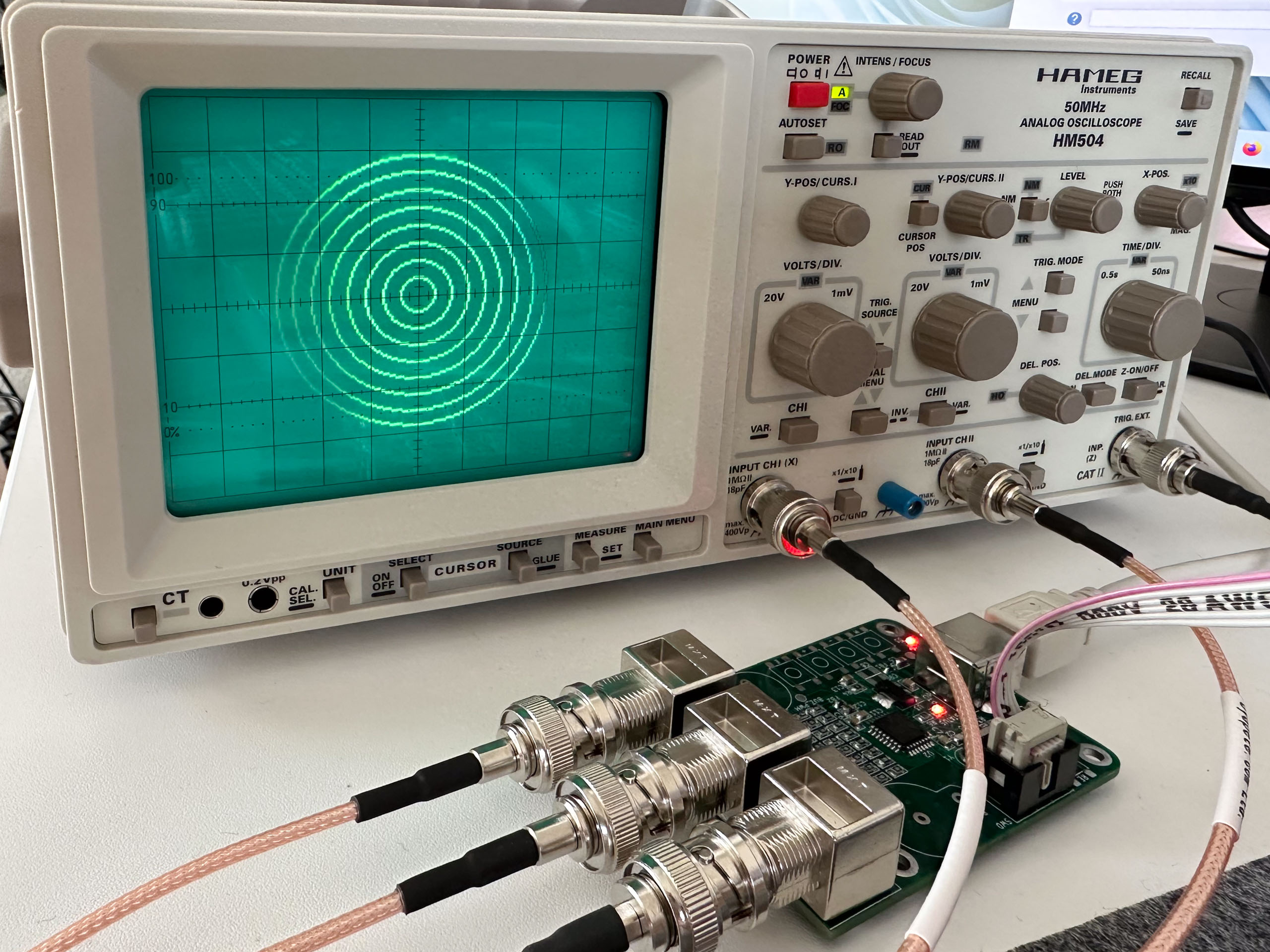 Displaying graphics and text on an oscilloscope screen